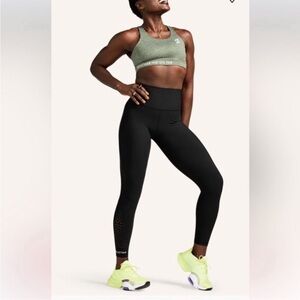NEW Peloton‎ Black Cadence Laser Dot Legging Women Size M Logo